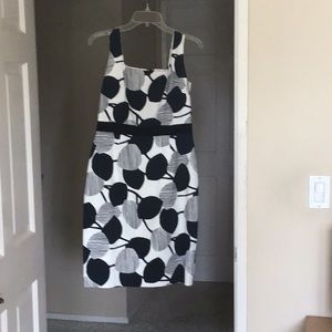 David Meister size 6 Back & White geometric design